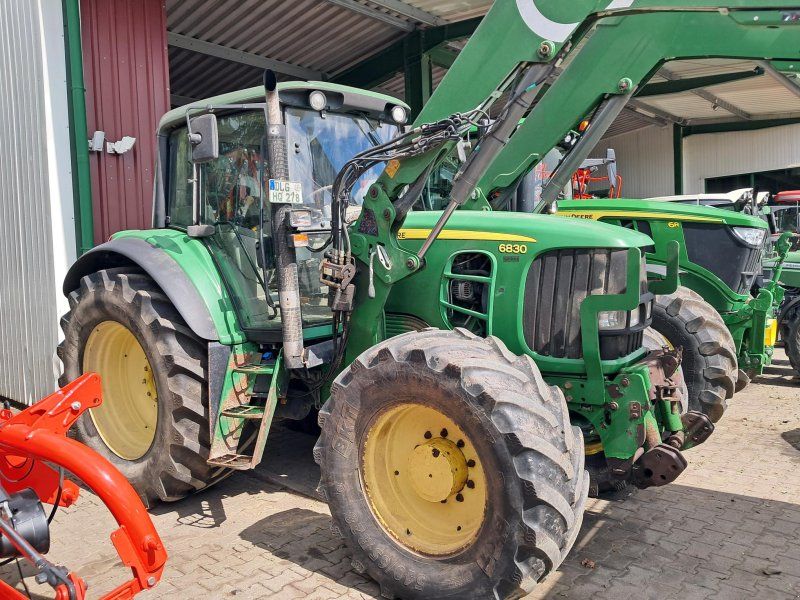 John Deere 6830
