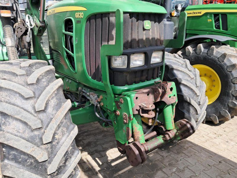 John Deere 6830