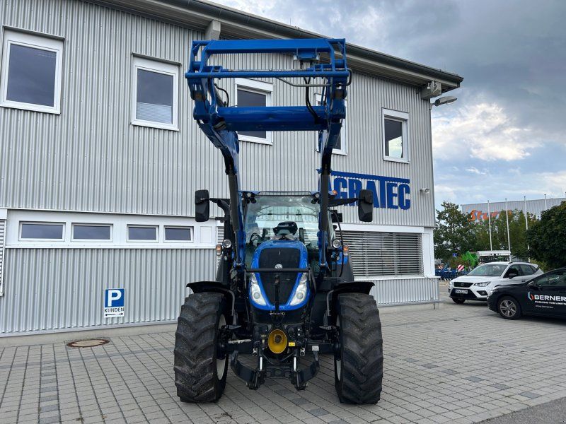 New Holland T 5.140 Dynamic Command mit Lenksystem