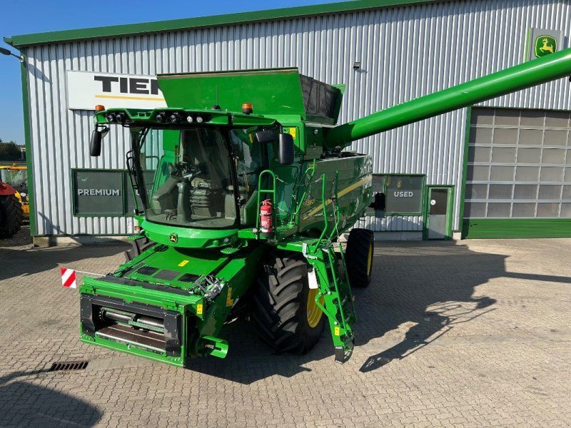 John Deere T560