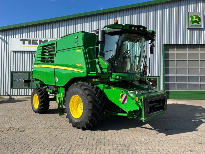 John Deere T560