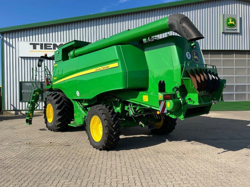 John Deere T560