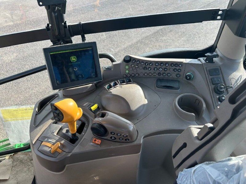 John Deere 6R 110