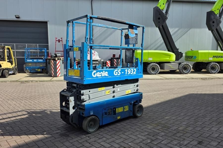 Genie GS1932 Electric, Working Height 7.8 m, 227kg Capac