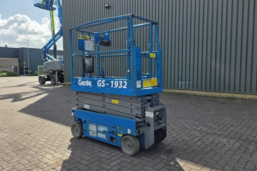 Genie GS1932 Electric, Working Height 7.8 m, 227kg Capac
