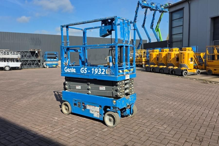 Genie GS1932 Electric, Working Height 7.8 m, 227kg Capac