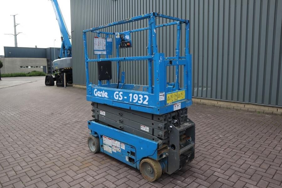 Genie GS1932 Electric, Working Height 7.8 m, 227kg Capac