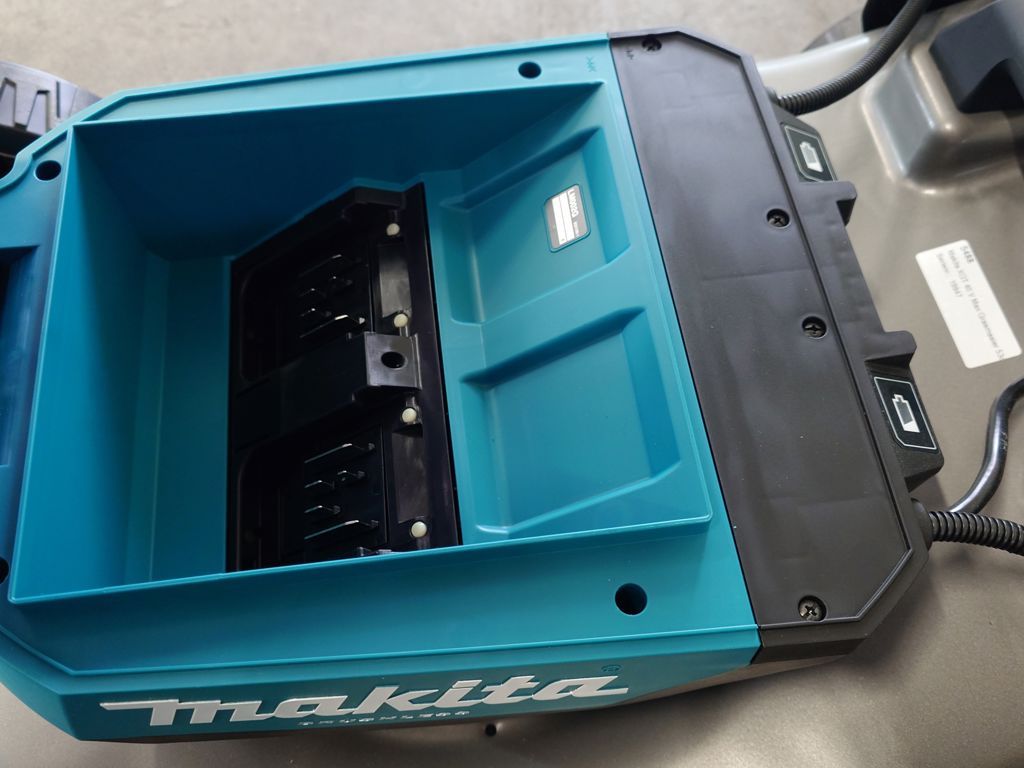 Makita LM002GZ