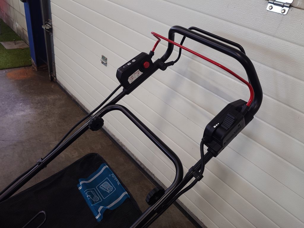Makita LM002GZ
