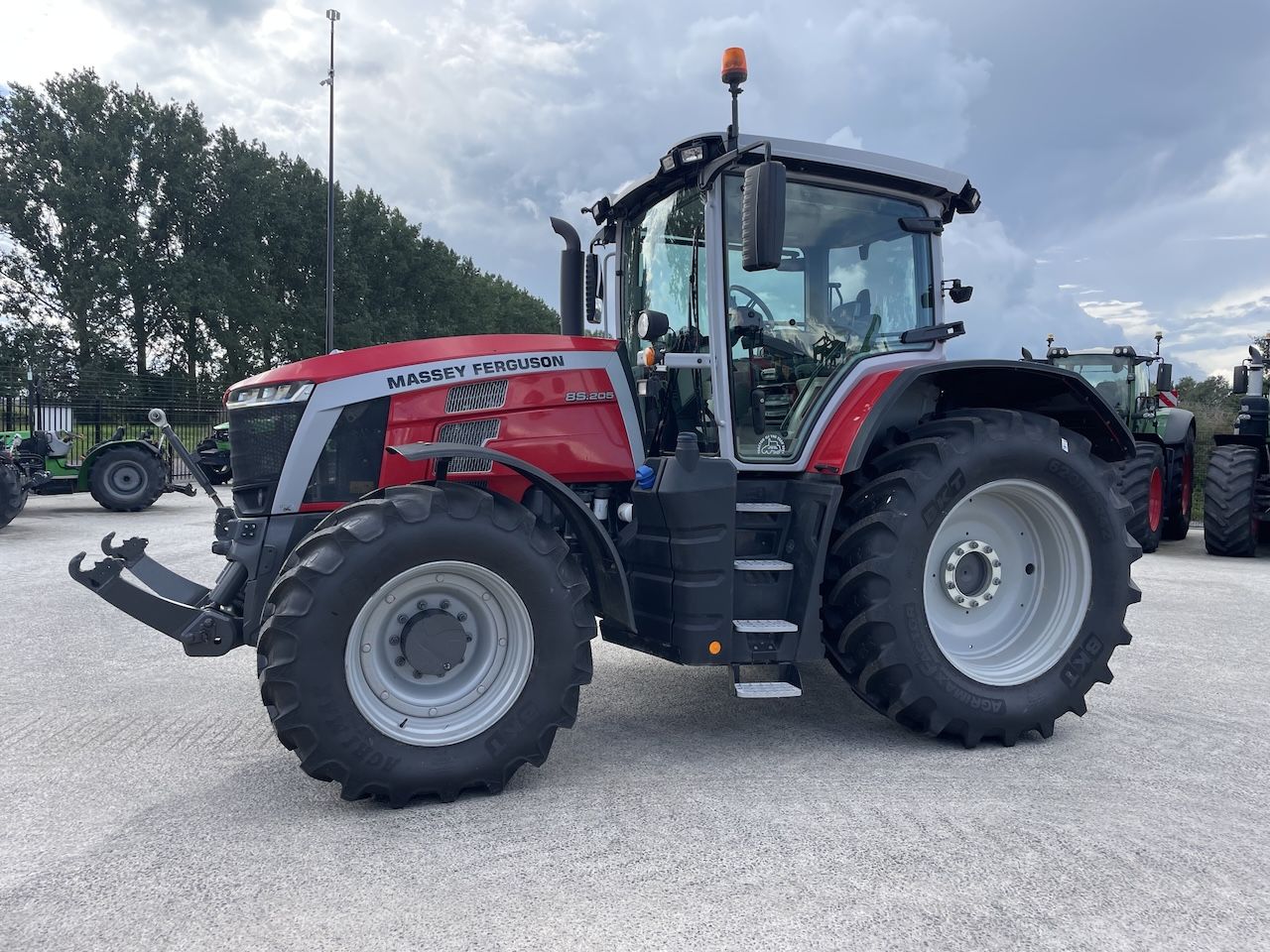 Massey Ferguson 8S.205 Dyna-7