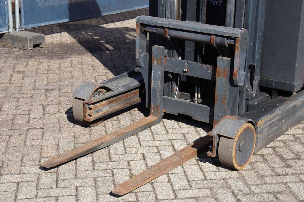 Fenwick-Linde Electric Reach Truck 1400kg 2018