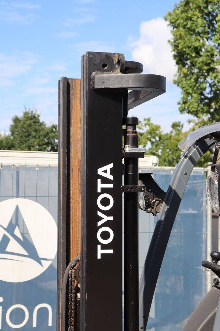 Toyota 8FBE20T Electric Forklift 2000kg 3.3m 2017
