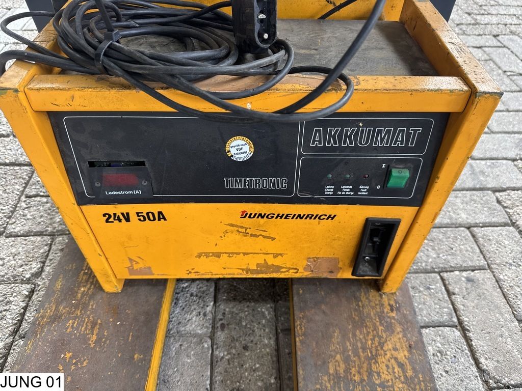 Jungheinrich Reachtruck 290 cm lift height, battery charger.