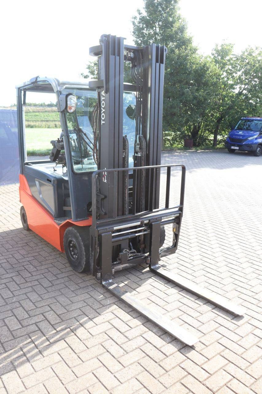 Toyota 8FBMT25 Electric Forklift 2360kg 5.5m 2017