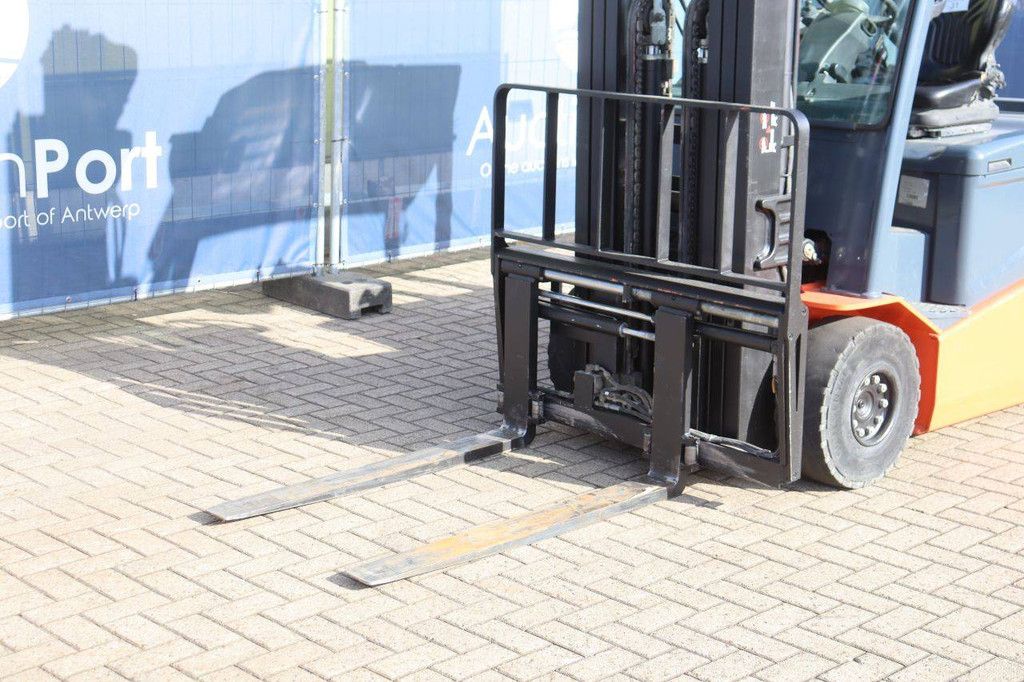 Toyota 8FBMT25 Electric Forklift 2360kg 5.5m 2017