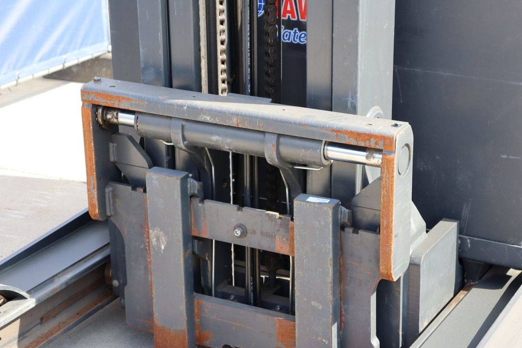 Fenwick-Linde R14HD-01 Electric Reach Truck 1400kg 9.0m 2021