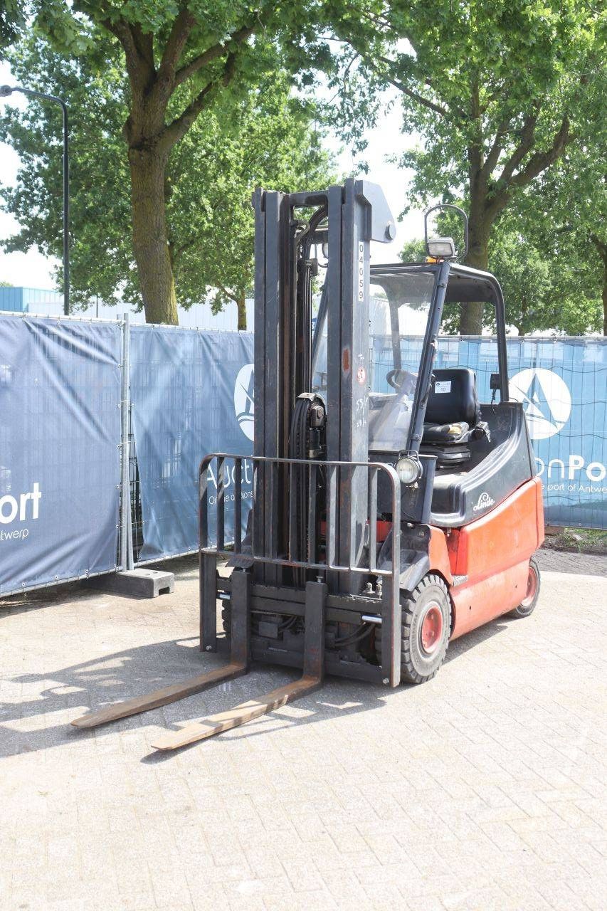 Linde E25/600-02 Electric Forklift 2500kg 2000
