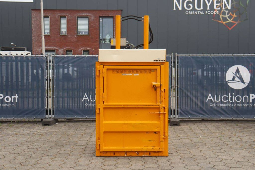 Vertical baler Bramidan B16 Electric 2007