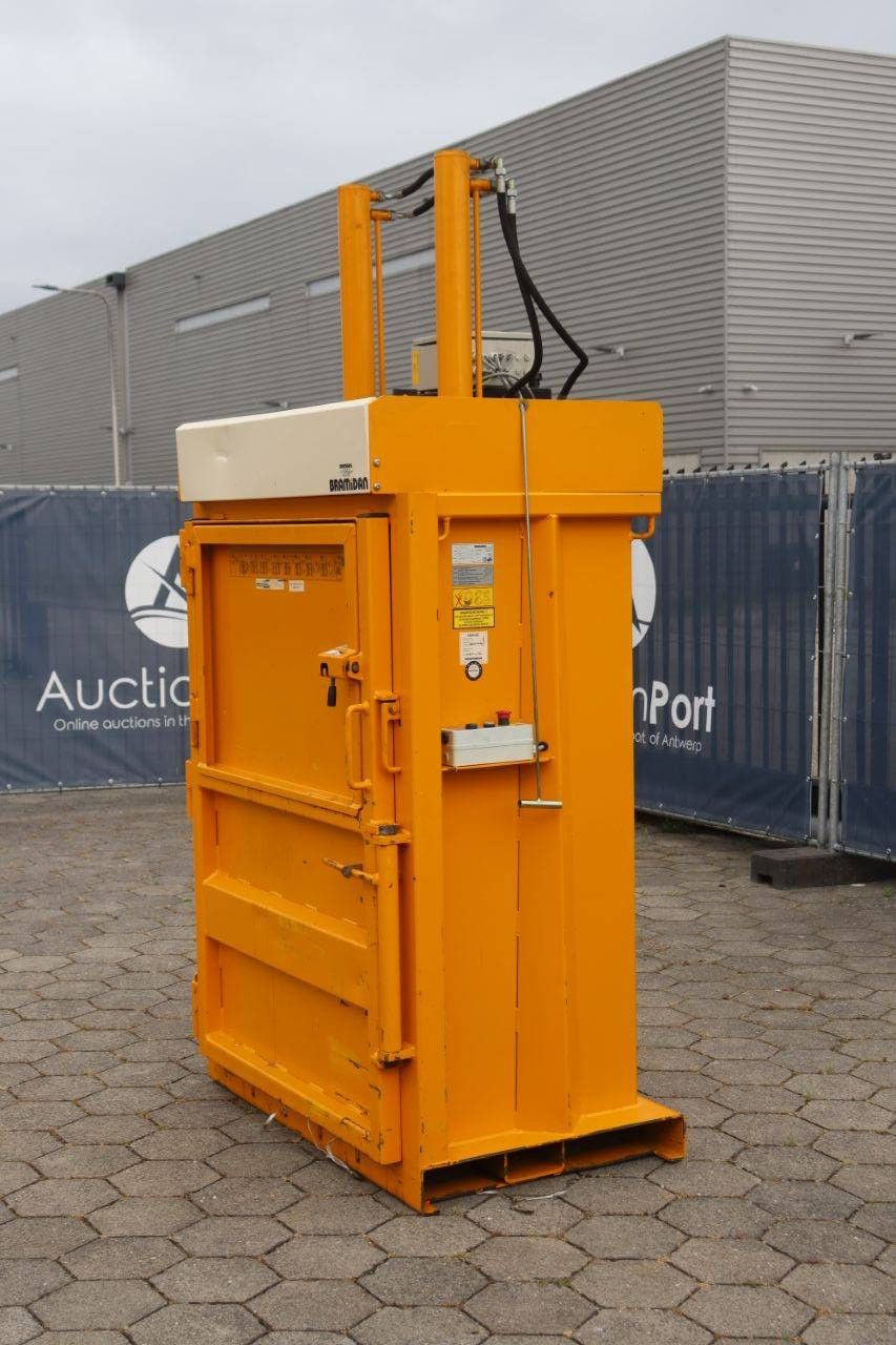 Vertical baler Bramidan B16 Electric 2007
