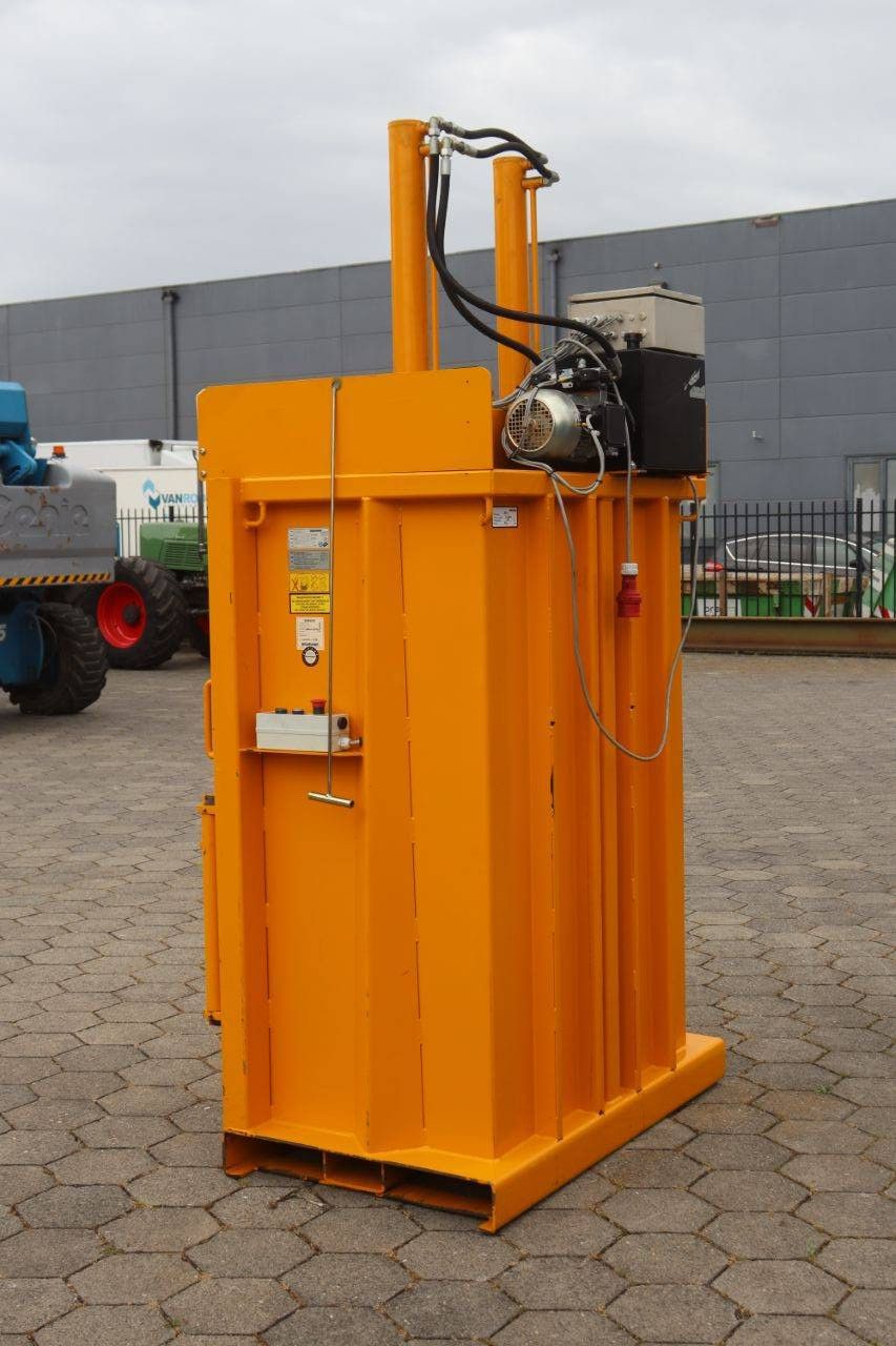 Vertical baler Bramidan B16 Electric 2007