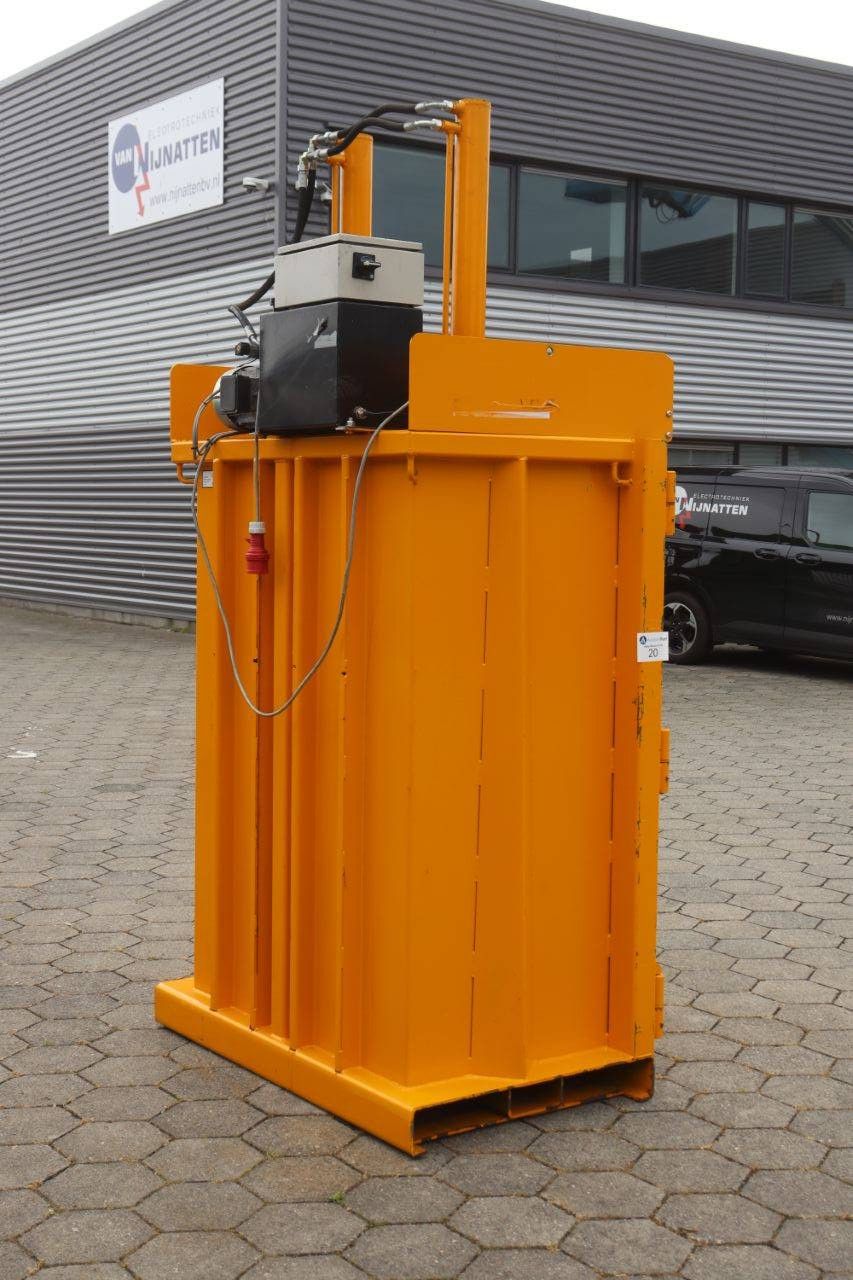 Vertical baler Bramidan B16 Electric 2007