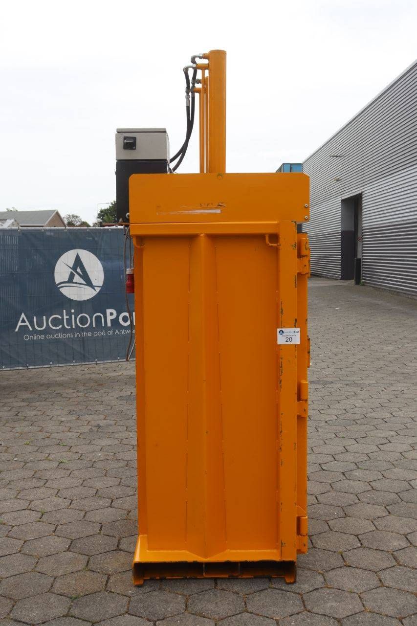 Vertical baler Bramidan B16 Electric 2007