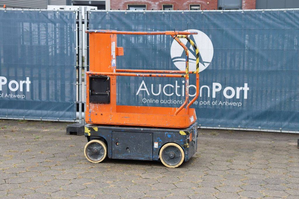 Upright TM12 Electric Mast Lift 5.83m