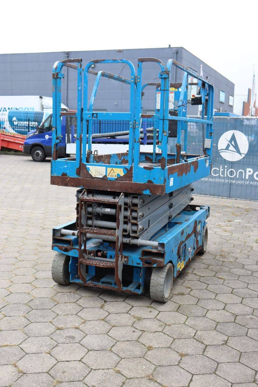 Scissor lift Genie GS-2646 Electric 9.92m 2013