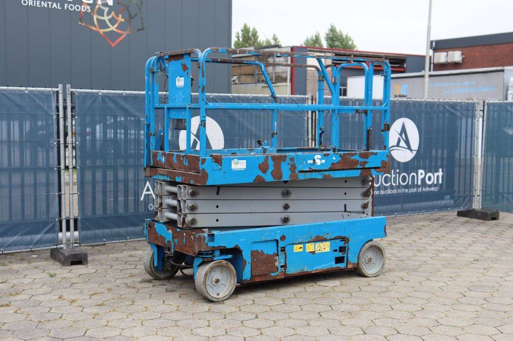Scissor lift Genie GS-2646 Electric 9.92m 2013