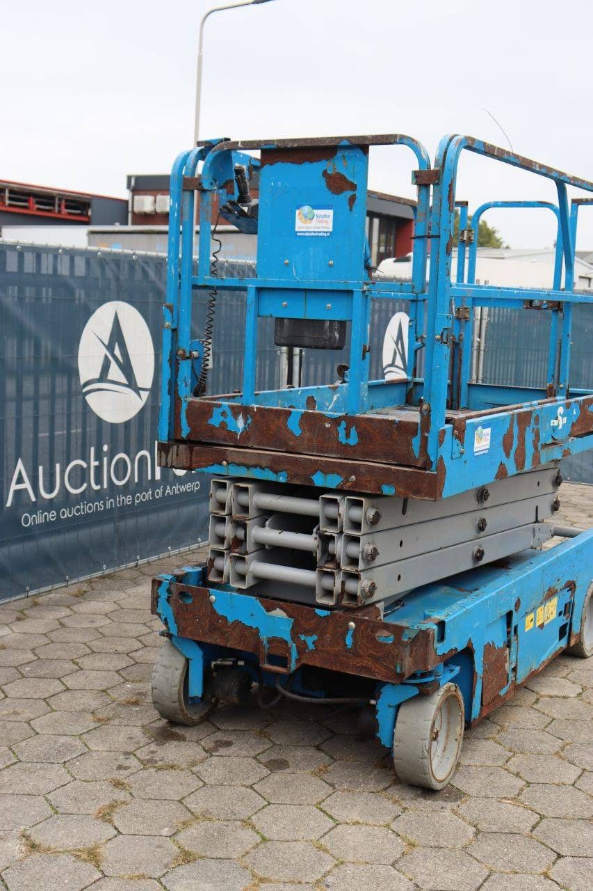 Scissor lift Genie GS-2646 Electric 9.92m 2013