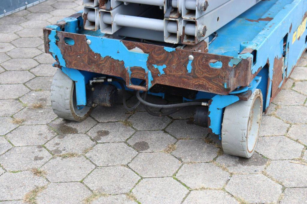 Scissor lift Genie GS-2646 Electric 9.92m 2013