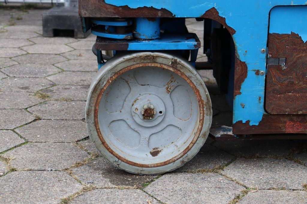 Scissor lift Genie GS-2646 Electric 9.92m 2013