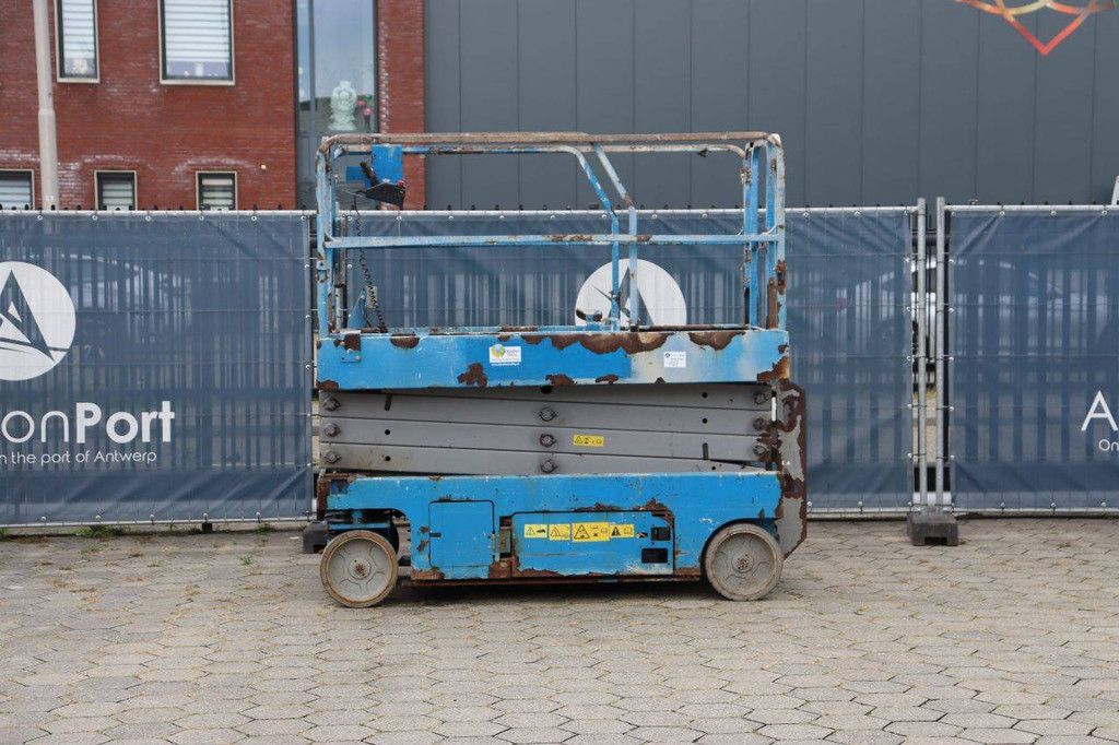 Scissor lift Genie GS-2646 Electric 9.92m 2013