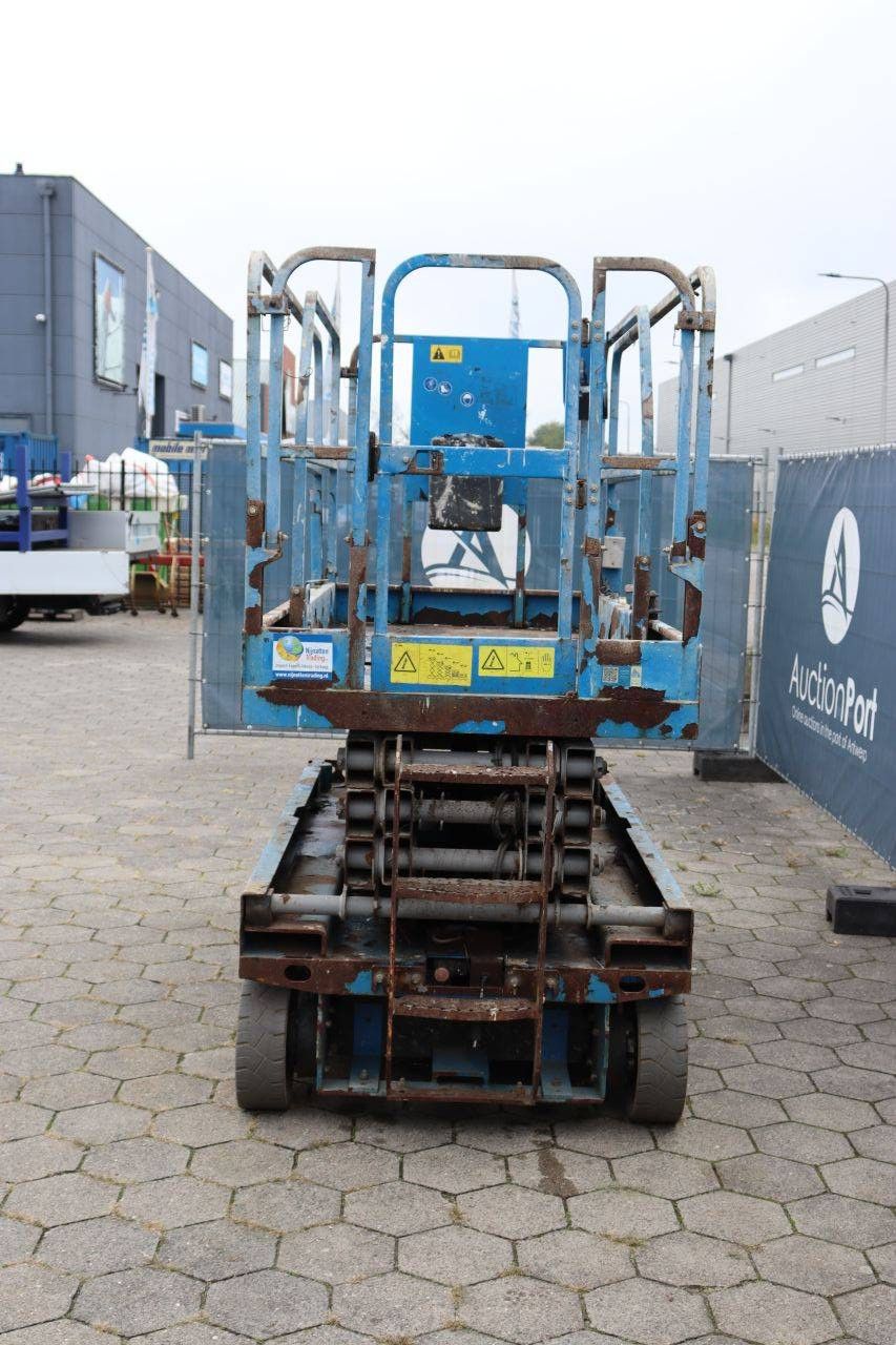 Scissor lift Genie GS-2646 Electric 9.92m 2013
