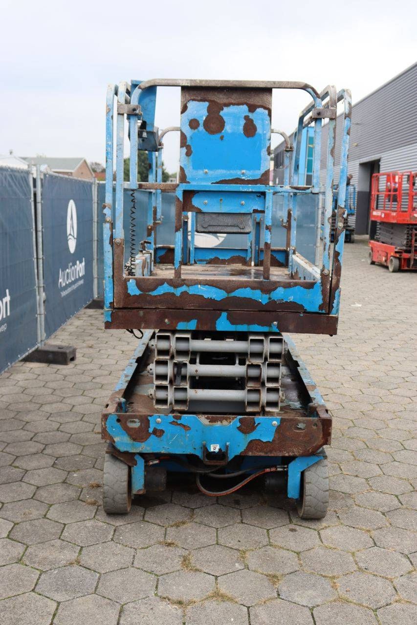 Scissor lift Genie GS-2646 Electric 9.92m 2013
