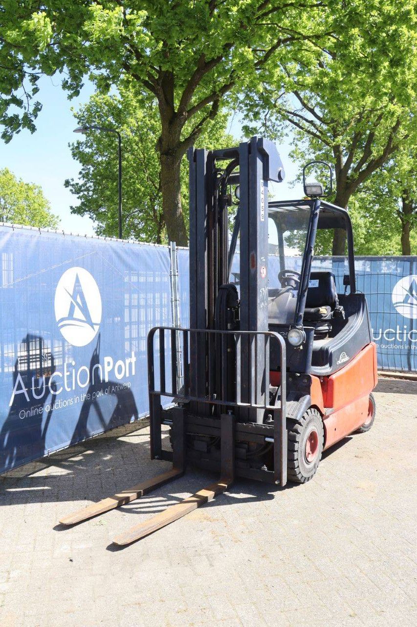 Linde E25/600-02 Electric Forklift 2500kg 7m 2003
