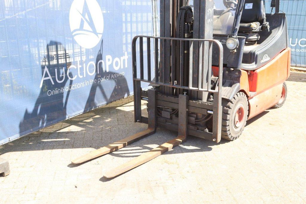 Linde E25/600-02 Electric Forklift 2500kg 7m 2003