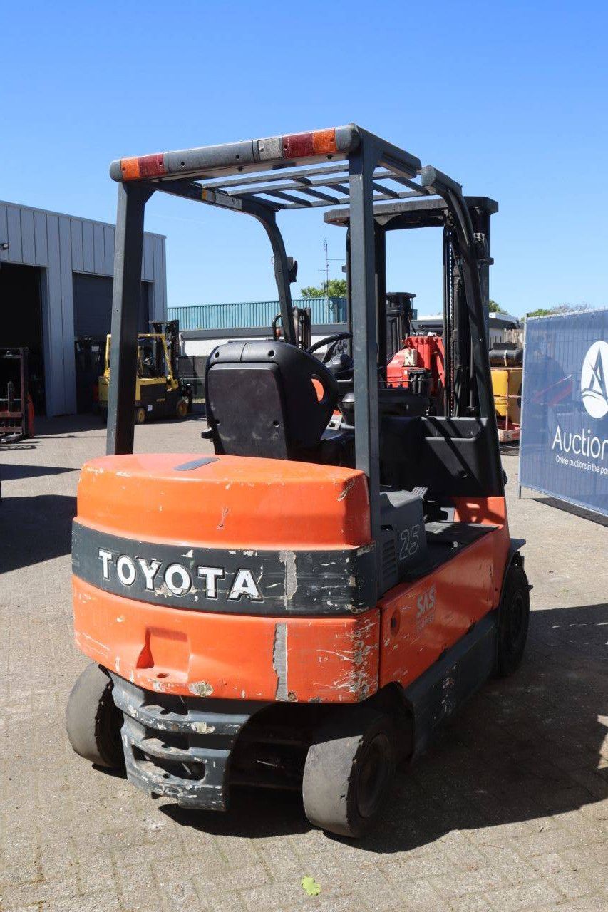 Toyota 7FBMF25 Elektrogabelstapler 2500 kg 5 m 2005