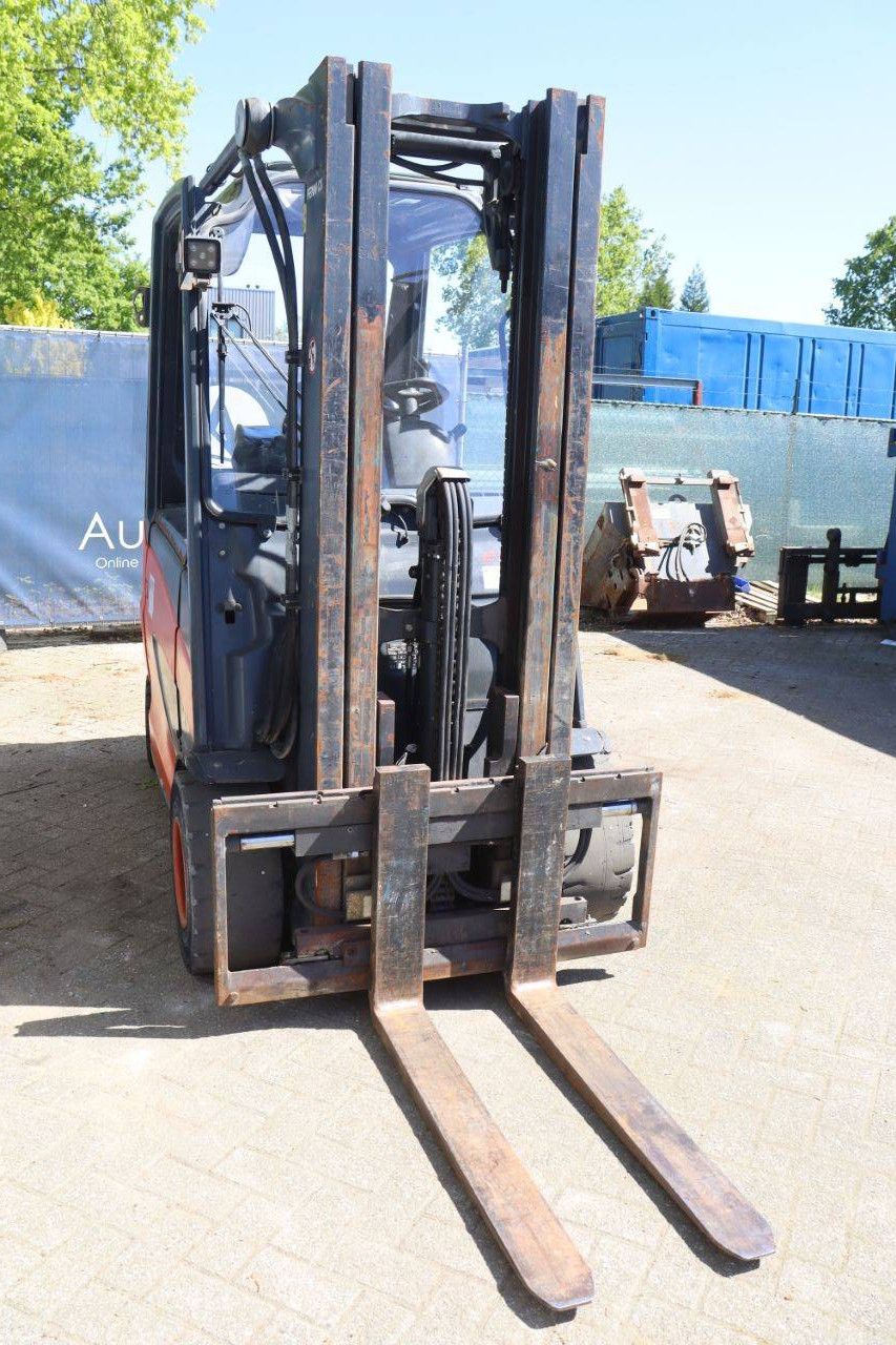 Linde E30HL-01/600 Electric Forklift 3000kg 4.87m 2015