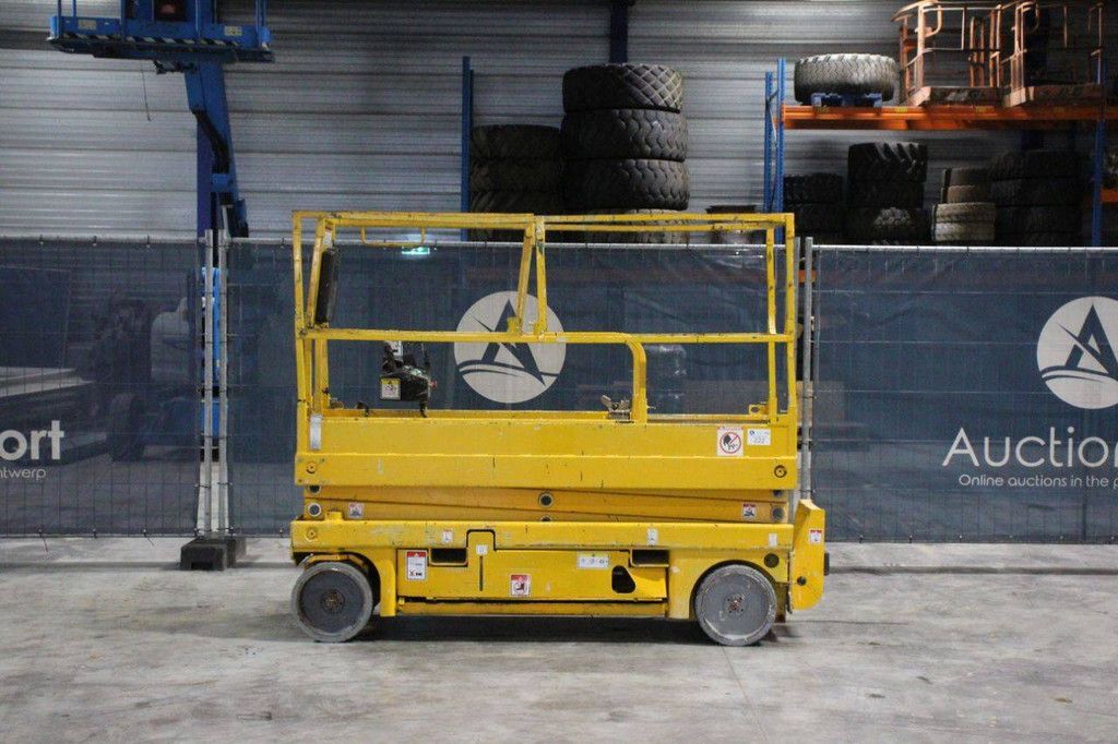Scherenarbeitsbühne Haulotte Compact 8 Electric 8,20 m 2011