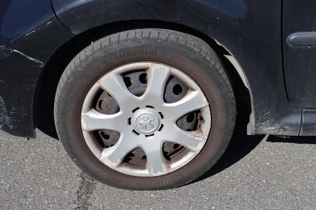 Passenger car Peugeot 107 Petrol 68hp 2011 (Margin)