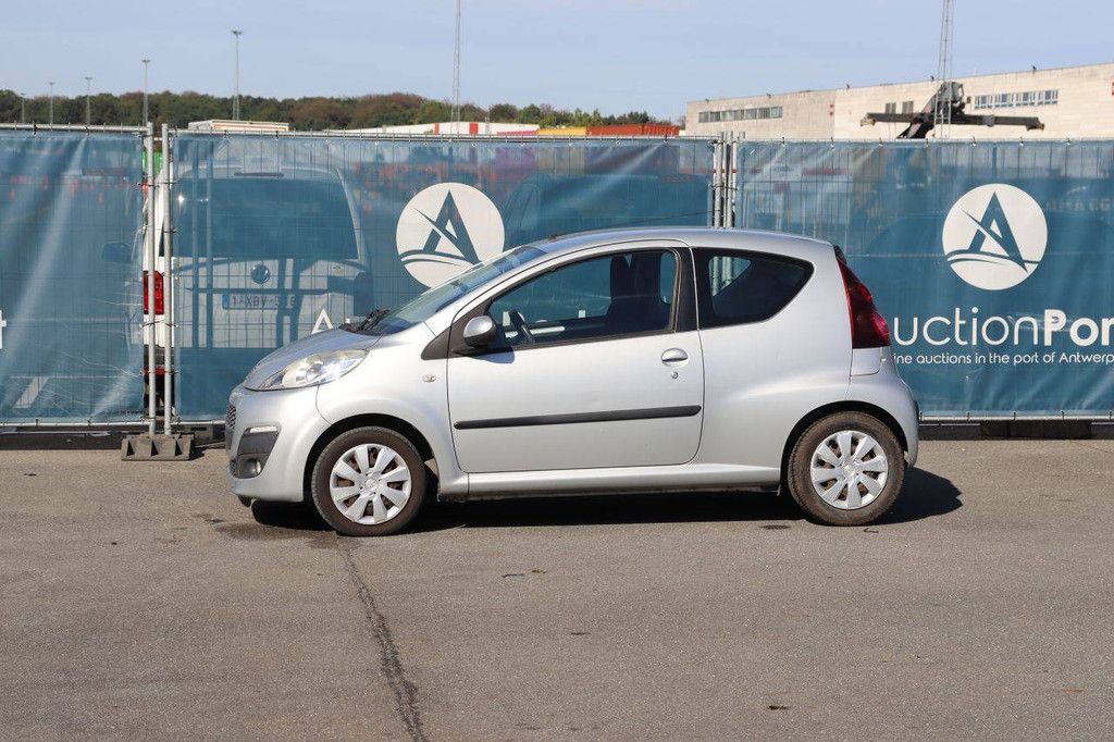 Pkw Peugeot 107 Benzin 68 PS 2013 (Margin)