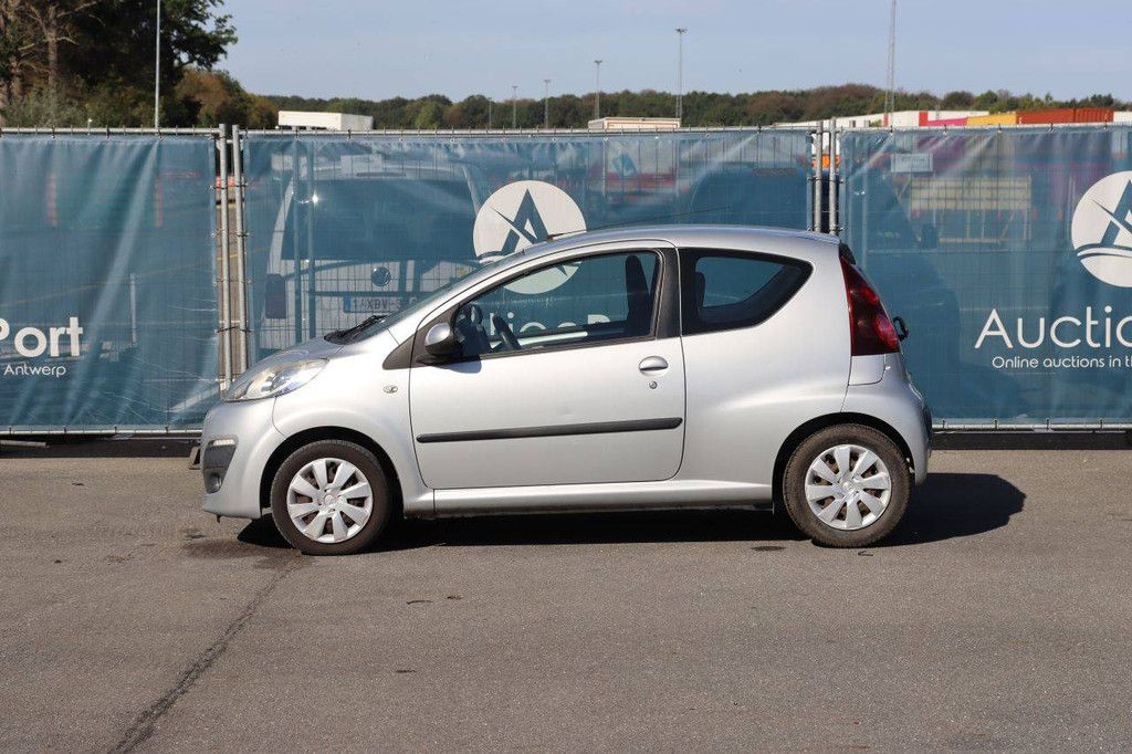 Pkw Peugeot 107 Benzin 68 PS 2013 (Margin)