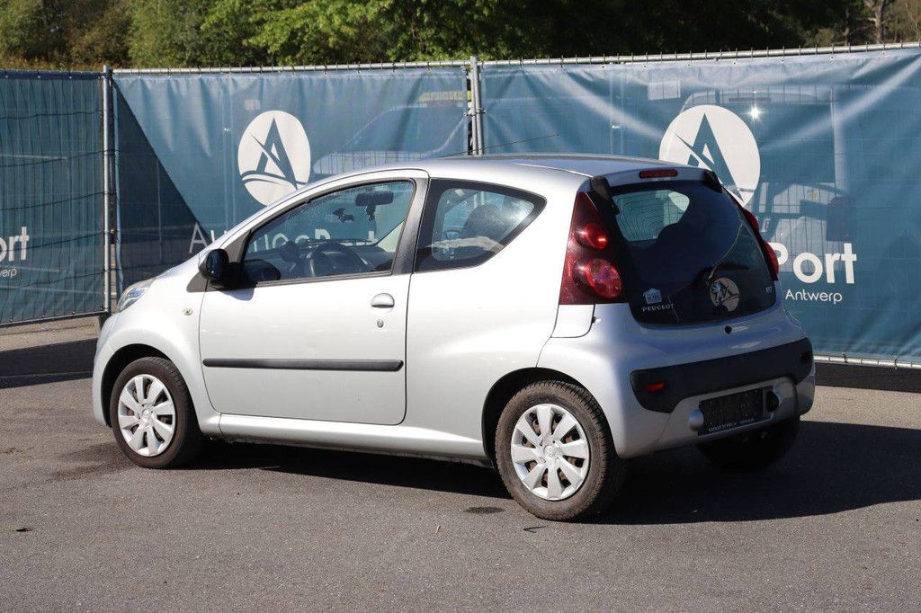 Pkw Peugeot 107 Benzin 68 PS 2013 (Margin)