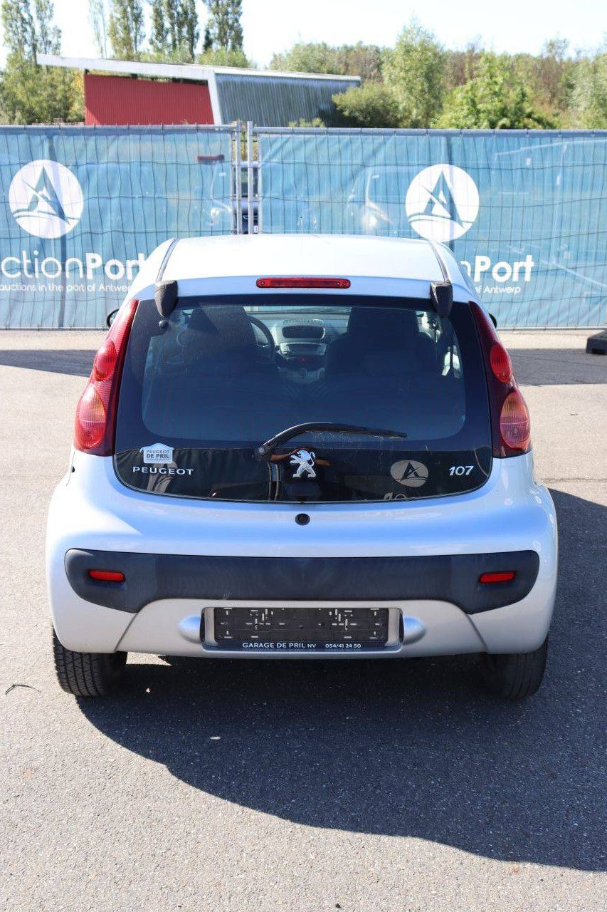 Pkw Peugeot 107 Benzin 68 PS 2013 (Margin)