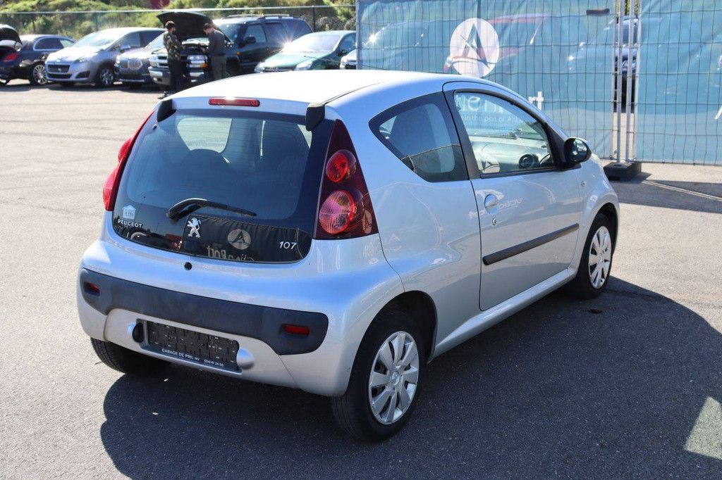 Pkw Peugeot 107 Benzin 68 PS 2013 (Margin)