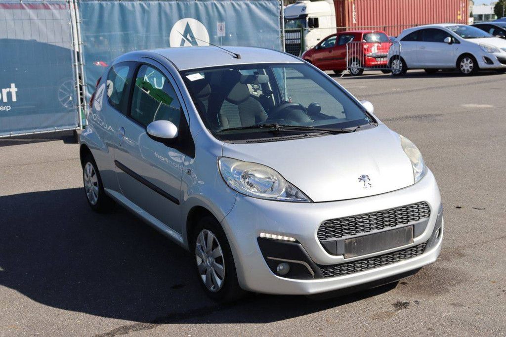 Pkw Peugeot 107 Benzin 68 PS 2013 (Margin)