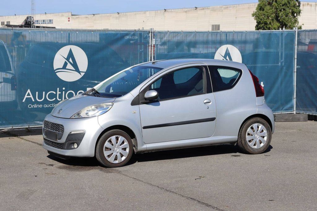 Pkw Peugeot 107 Benzin 68 PS 2013 (Margin)
