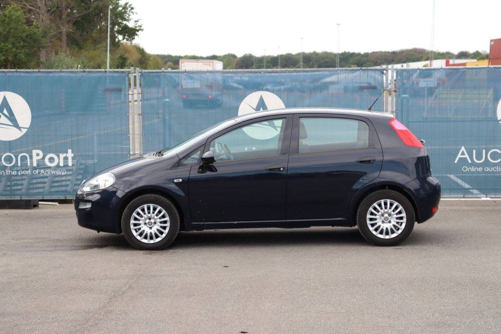 Pkw Fiat Punto Benzin 69 PS 2016 (Marge)