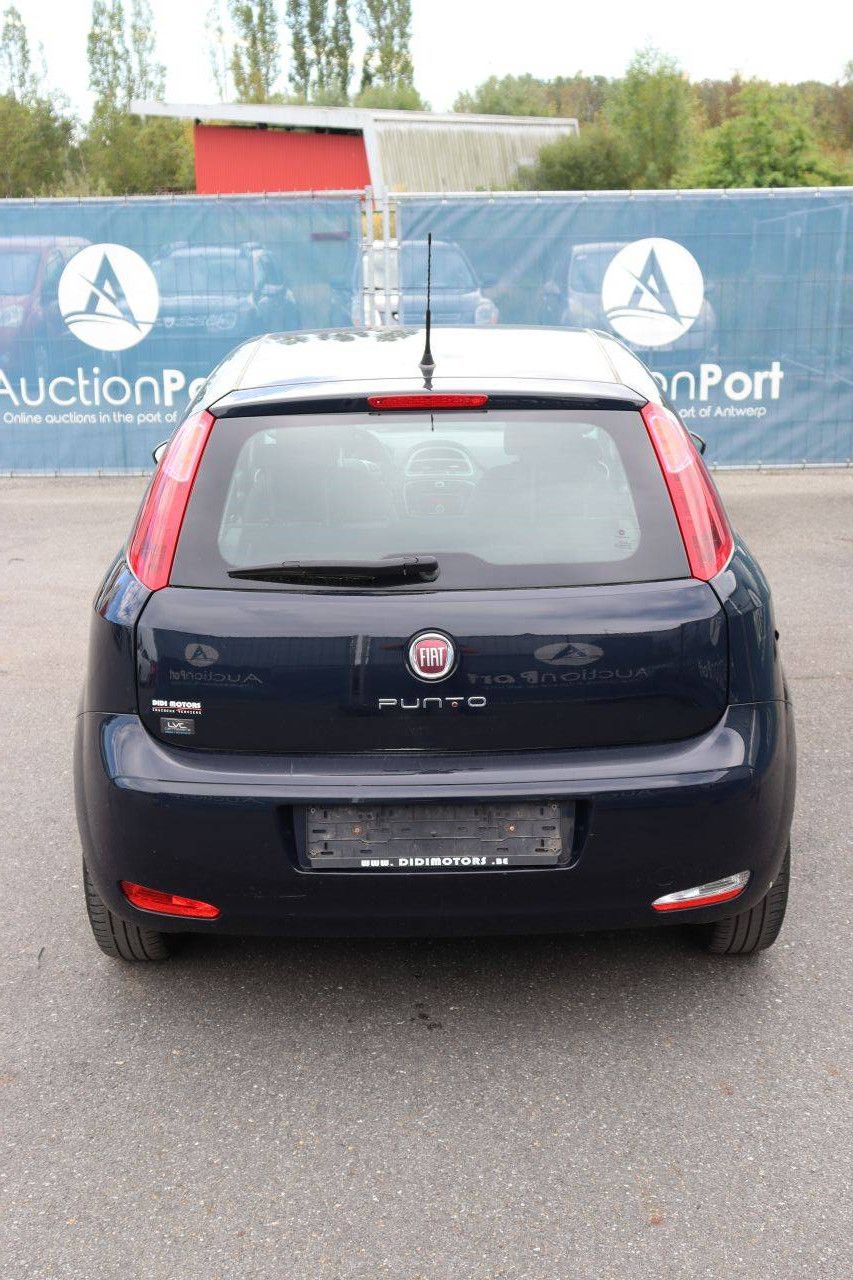 Pkw Fiat Punto Benzin 69 PS 2016 (Marge)